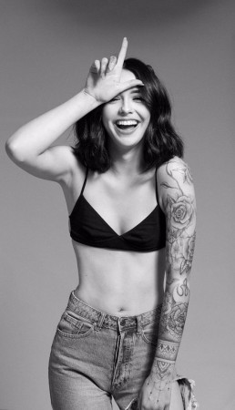Acacia Clark #01