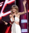 /album/music-awards-paparazzi/a1431910306-taylor-swift-wins-billboard-1-jpg/