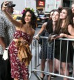 /album/beautycon-paparazzi/vanessa-hudgens-vanessa-hudgens-snaps-selfies-p8d86dt77k4l-jpg/